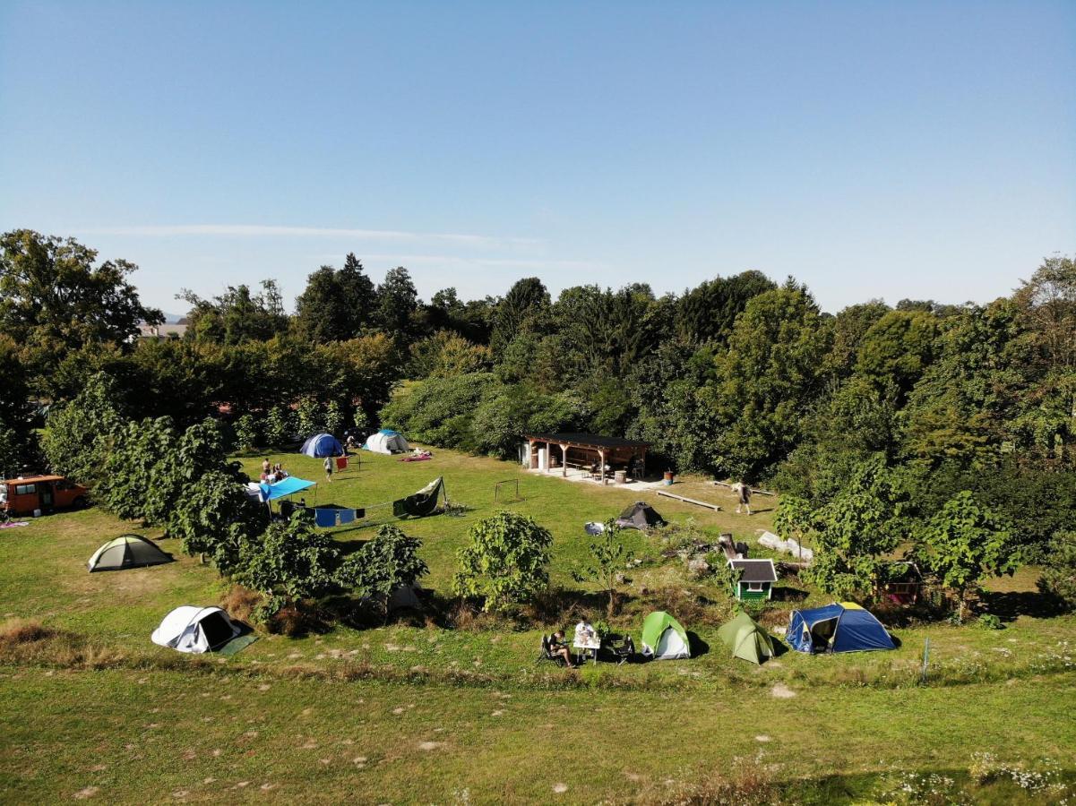 Отель Camping @ Nogometni Golf Любляна Экстерьер фото