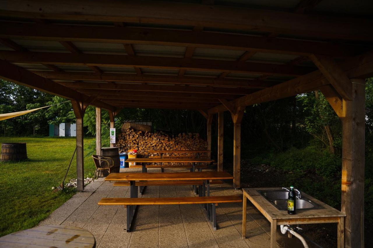 Отель Camping @ Nogometni Golf Любляна Экстерьер фото