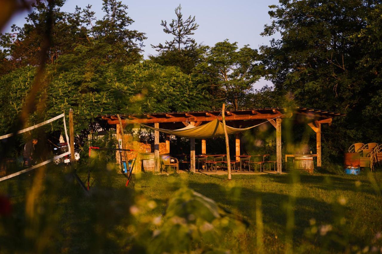 Отель Camping @ Nogometni Golf Любляна Экстерьер фото