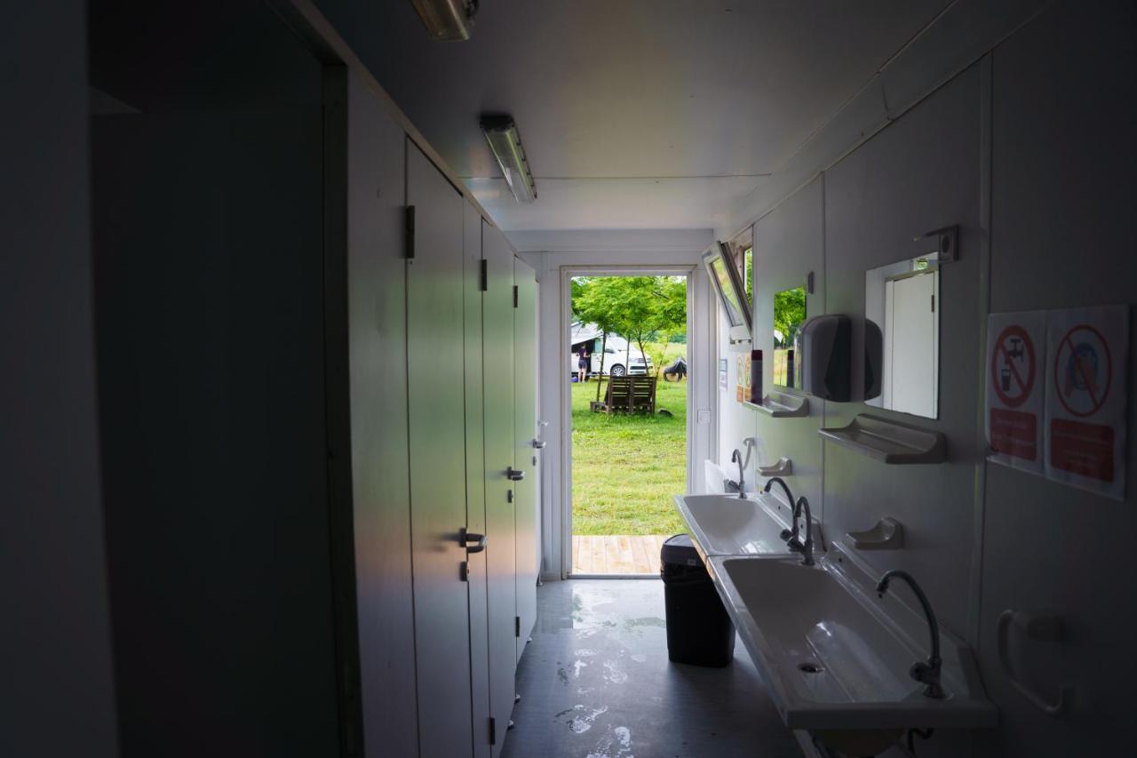 Отель Camping @ Nogometni Golf Любляна Экстерьер фото